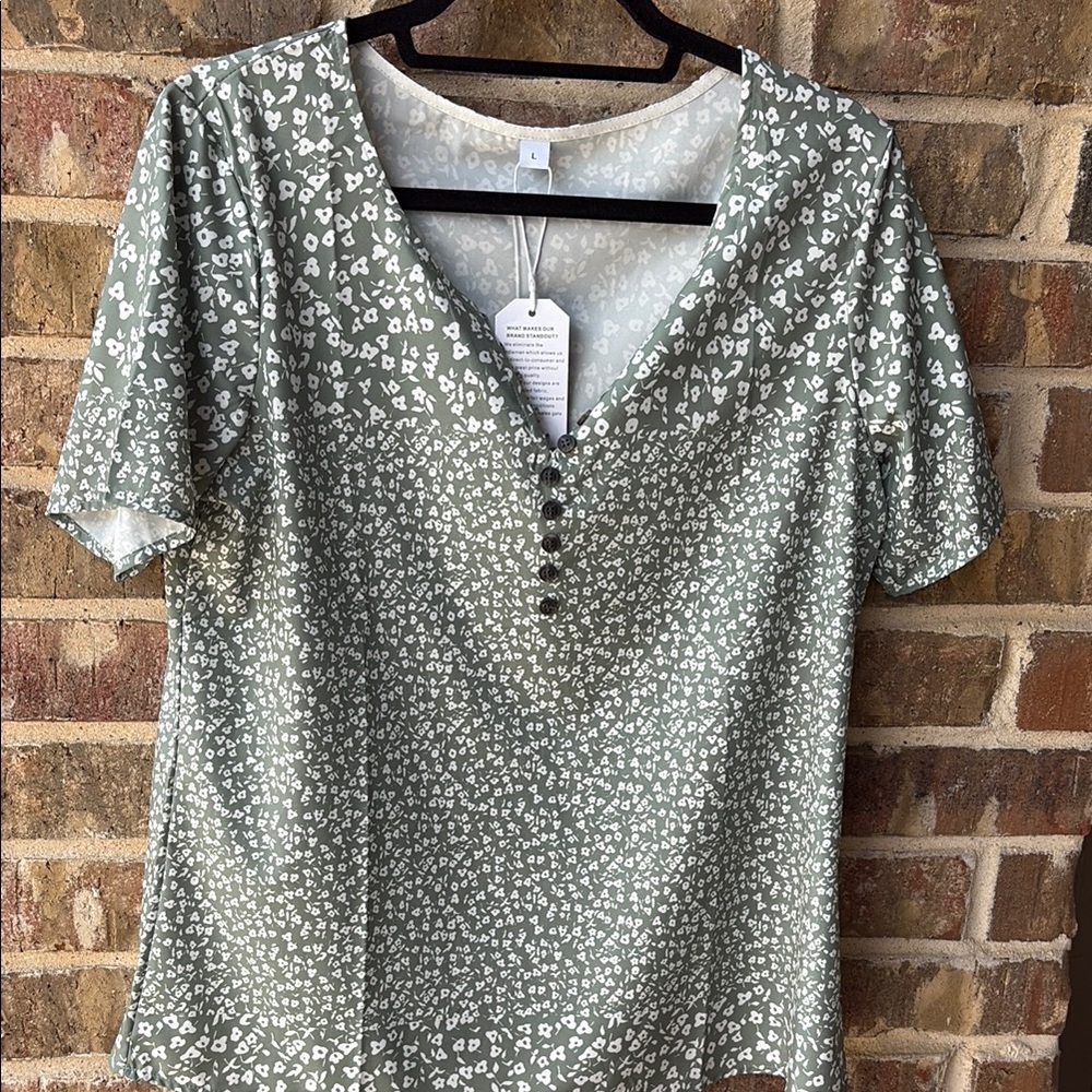 Source Unknown Green Flutter Sleeve Blouse